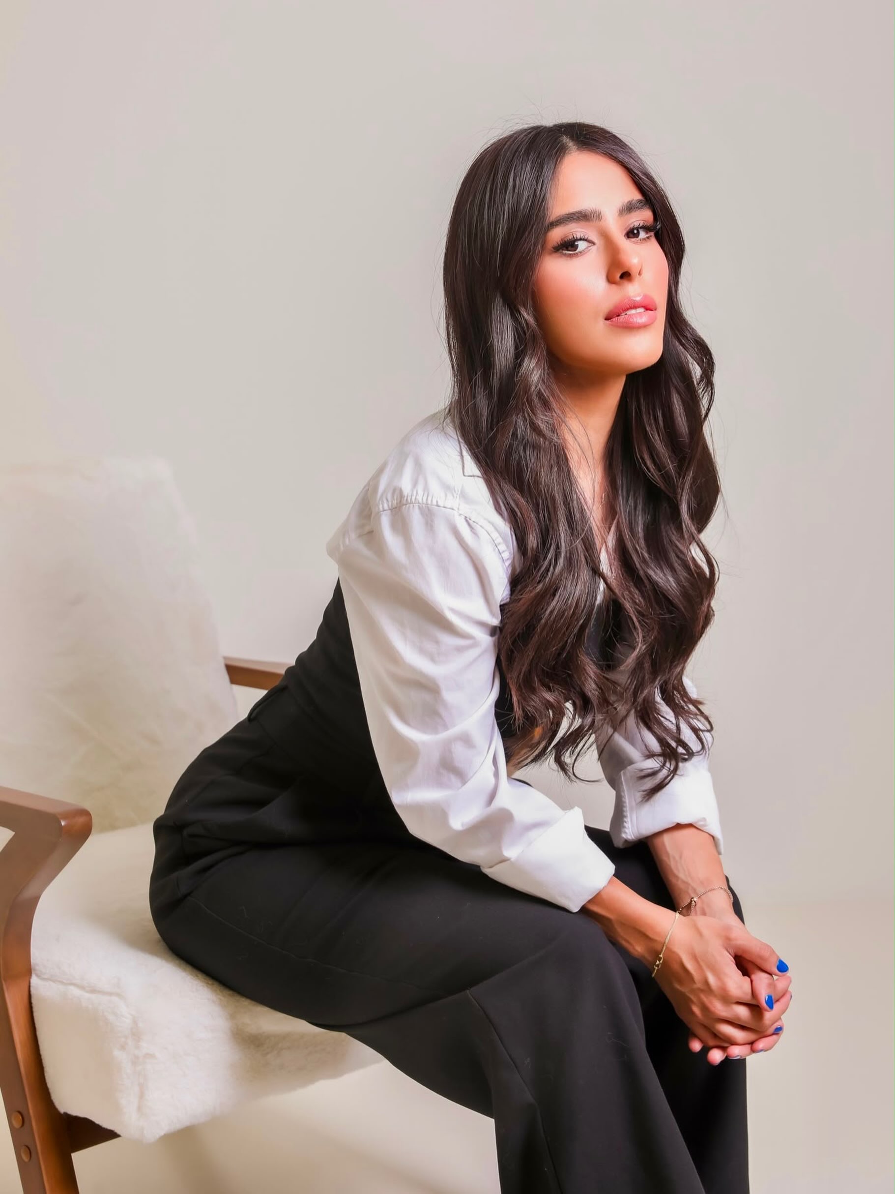 Raya, hairstylist